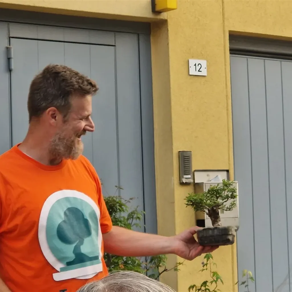 Luca presenting a small bonsai at a Treevaset workshop near Milan — a hands-on bonsai gift experience