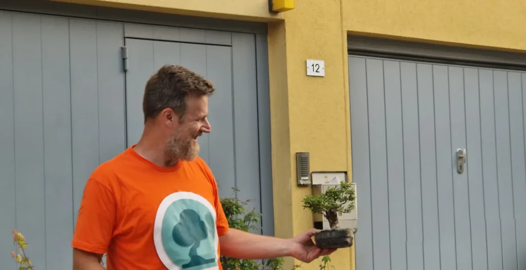 Luca showing a bonsai to the audience